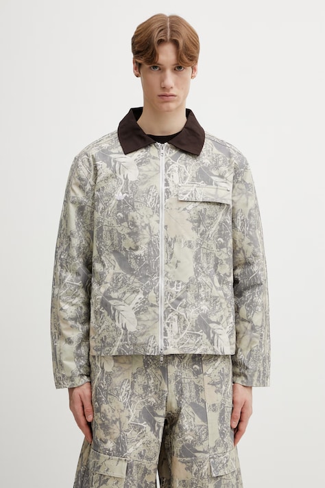 Памучно яке adidas Originals WORKWEAR в бежово преходен модел KG6454