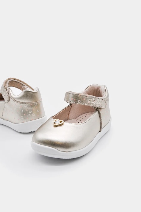 Детски кожени балеринки Mayoral в сребристо 41717