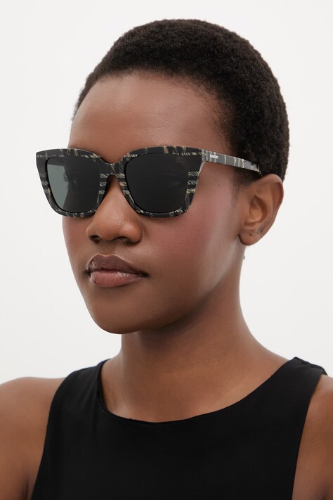 Burberry okulary przeciwsłoneczne damskie czarne 0BE4487