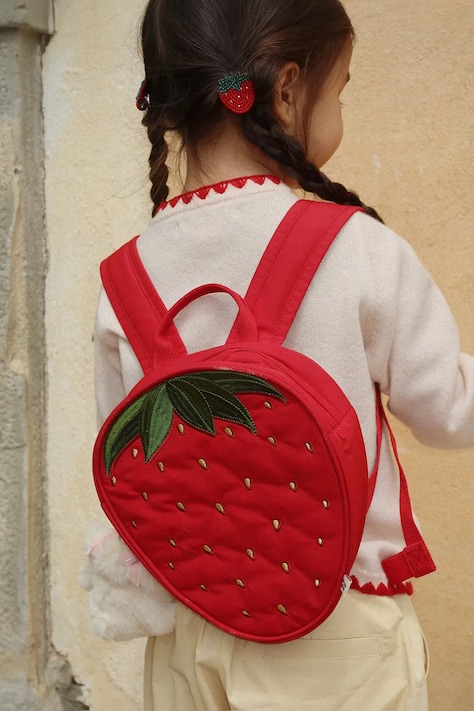 Konges Sløjd plecak dziecięcy STRAWBERRY MINI BACKPACK kolor czerwony mały z aplikacją KS104440
