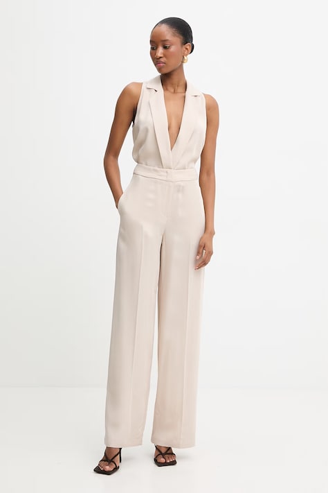 Simona Corsellini kombinezon kolor beżowy z kołnierzykiemm P26CPTU00101