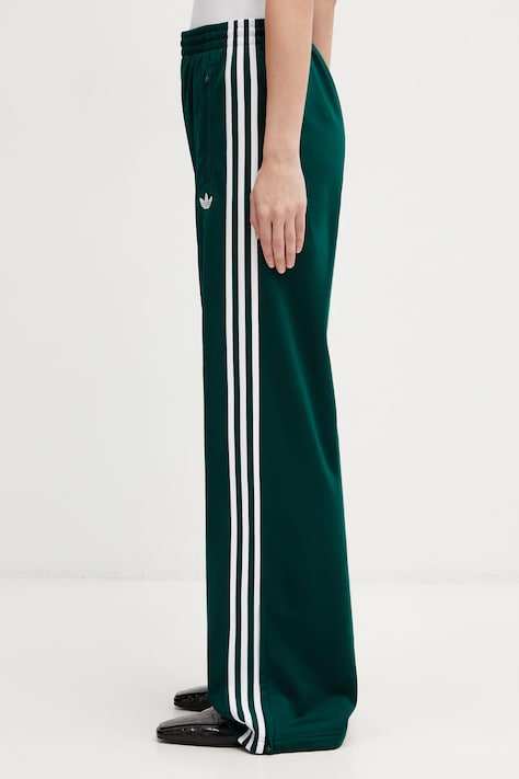 Спортен панталон adidas Originals Firebird в зелено с апликация KG3704