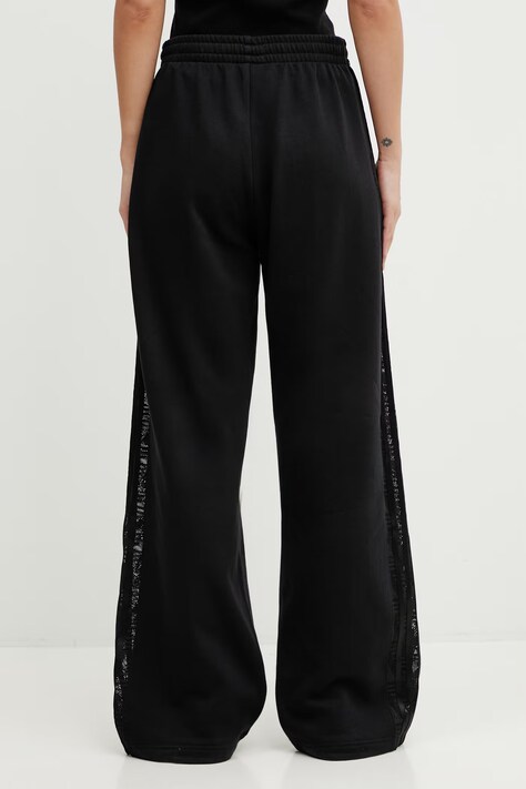 Спортен панталон adidas Originals FIREBIRD LACETP в черно с апликация KD0351