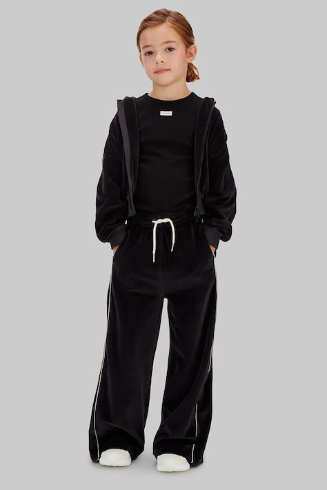 Detské velúrové tepláky Calvin Klein Jeans čierna farba, jednofarebné, IG0IG03057