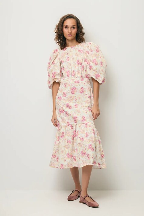 BIZUU sukienka letnia bawełniana MOSELLE różowa w kwiaty MOSELLE KREMOWY