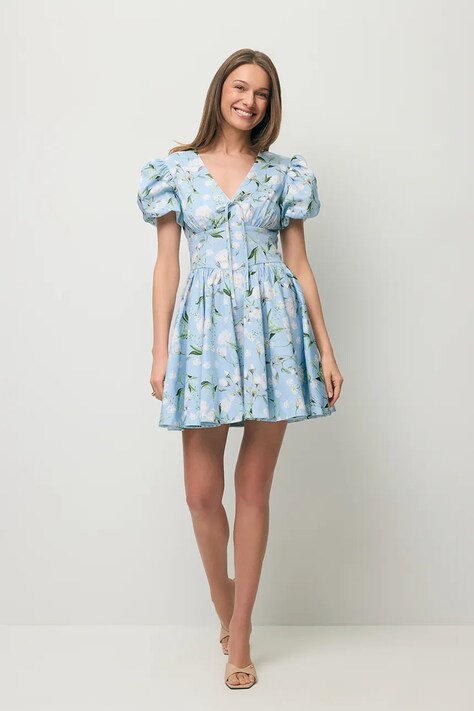 BIZUU sukienka rozkloszowana bawełniana EVIANNE niebieska w kwiaty EVIANNE BŁĘKITNY