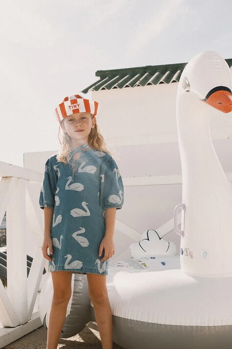 Tinycottons sukienka bawełniana dziecięca BIG SWANS DRESS kolor niebieski mini rozkloszowana SS26-325