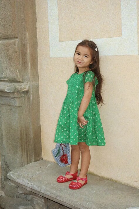 Konges Sløjd sukienka bawełniana dziecięca CAMI SMOCK DRESS GOTS kolor zielony mini rozkloszowana KS104719