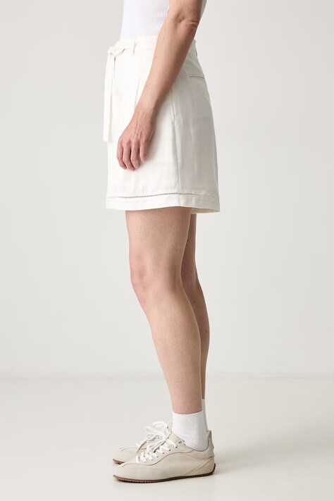 Lacoste шорты с лиоцеллом для женщин белые high waist FF1026