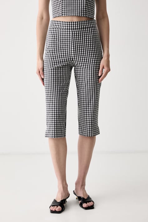 Guess spodnie capri damskie z bawełną MARILYN MONROE czarne high waist W6YB35 W4486