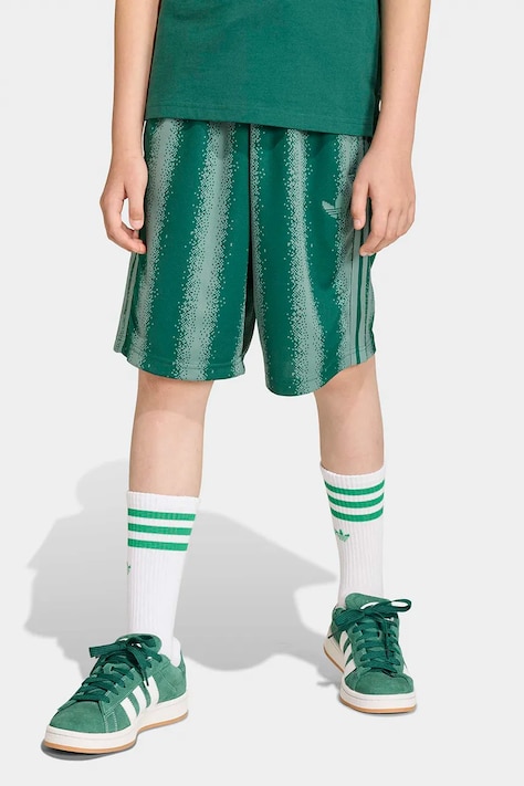 Detské krátke nohavice adidas Originals zelená farba, vzorované, KE2758
