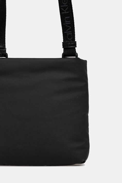 Calvin Klein saszetka kolor czarny LV04D3224G