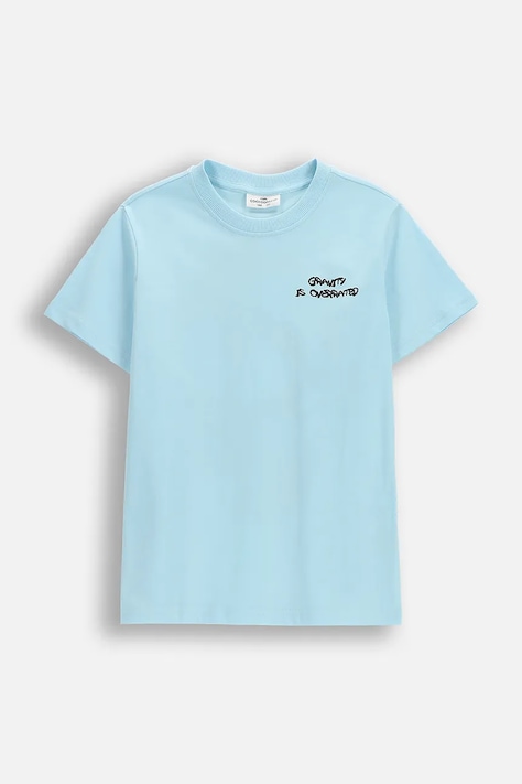 Детска памучна тениска Coccodrillo в синьо с принт EVERYDAY BOY