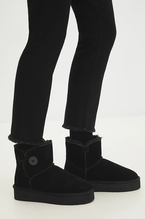 Велурени апрески Answear.LAB в черно