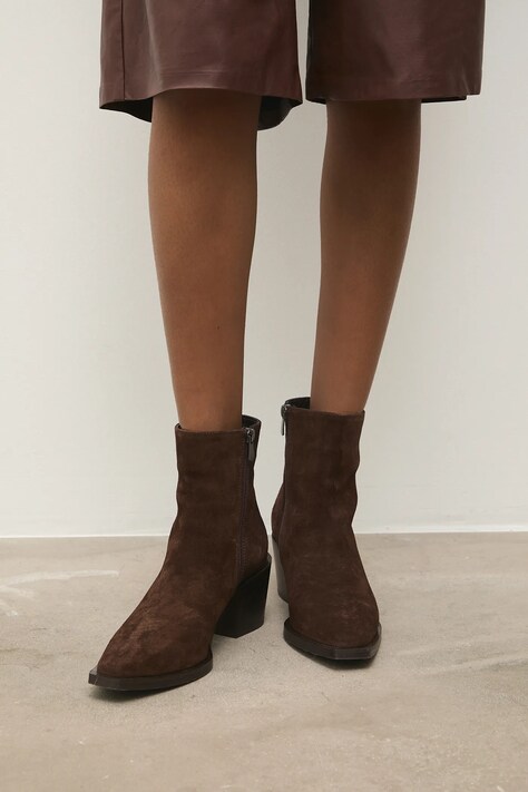 Answear.LAB cizme din piele intoarsa culoarea maro, cu toc drept, izolare usoara