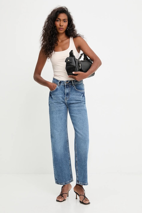 Traperice Answear.LAB