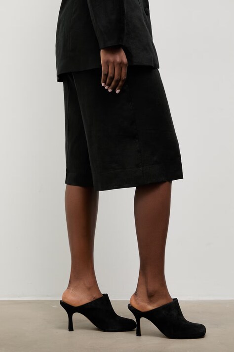 Answear.LAB klapki z zakrytymi palcami damskie zamszowe czarne