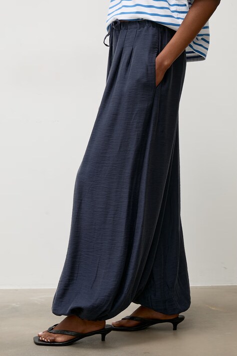 Answear.LAB spodnie damskie z lyocellem granatowe high waist