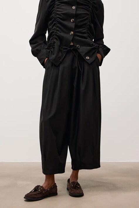 Answear.LAB Spodnie damskie z wiskozą czarne high waist