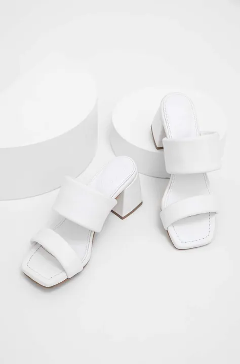 Δερμάτινες παντόφλες Answear Lab χρώμα: άσπρο