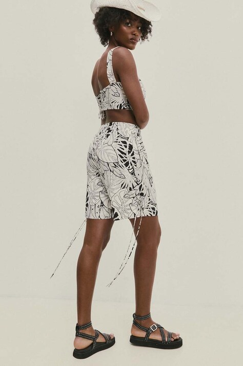Answear Lab pantaloni scurți cu in culoarea alb, modelator, high waist