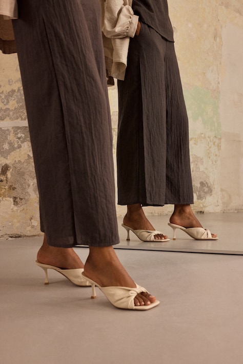 Dámske kožené šľapky Answear.LAB béžové