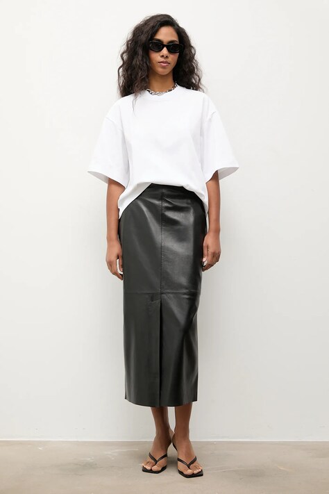 Answear.LAB spódnica z rozcięciem skórzana czarna gładka