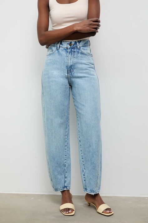 Answear.LAB jeansy mom fit damskie niebieskie