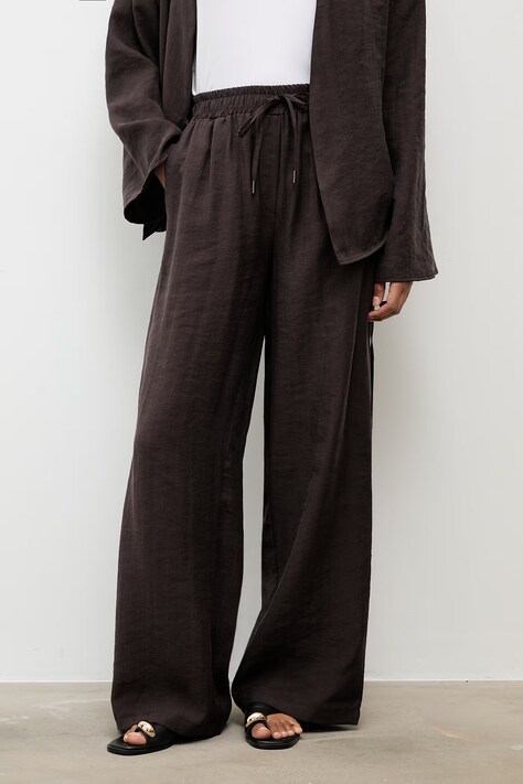 Answear.LAB spodnie damskie z lyocellem brązowe high waist