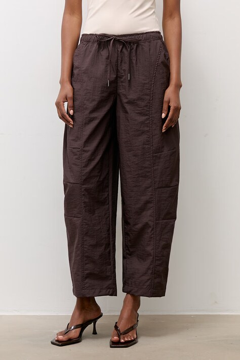Answear.LAB spodnie damskie brązowe regular waist