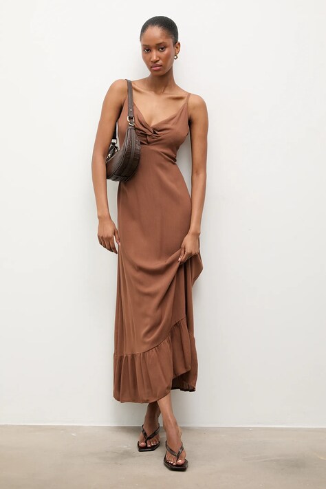 Answear.LAB sukienka wiskozowa kolor brązowy maxi rozkloszowana