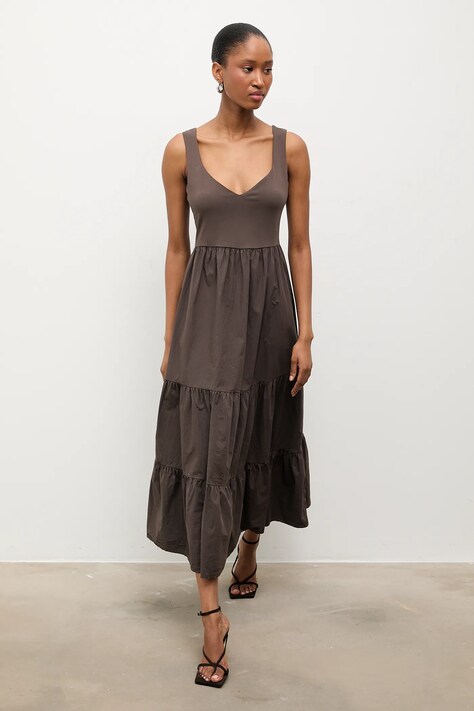 Answear.LAB sukienka bawełniana kolor brązowy midi rozkloszowana