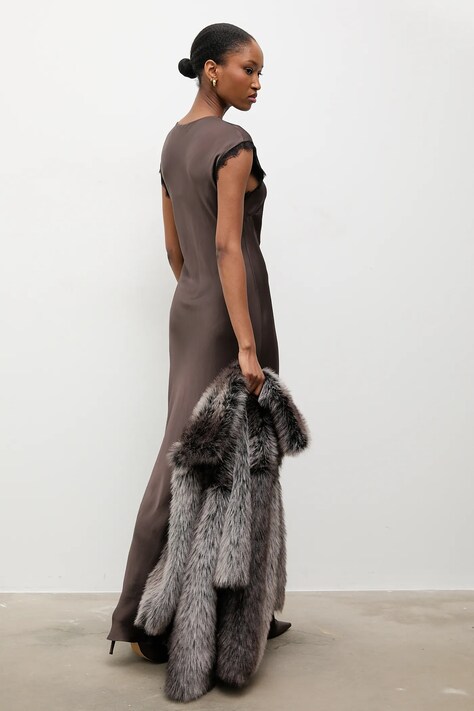 Answear.LAB sukienka kolor brązowy maxi rozkloszowana