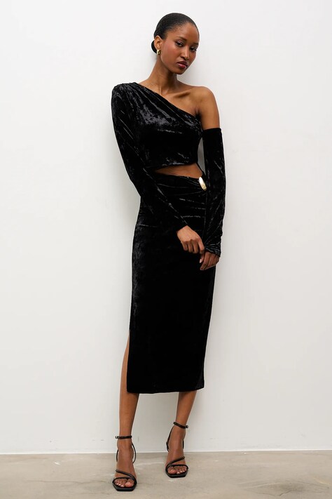 Answear.LAB sukienka kolor czarny midi dopasowana