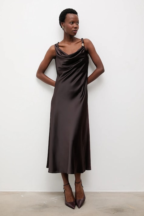 Answear.LAB sukienka kolor brązowy midi rozkloszowana