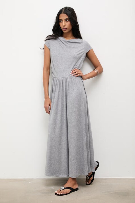 Answear.LAB sukienka kolor szary maxi rozkloszowana