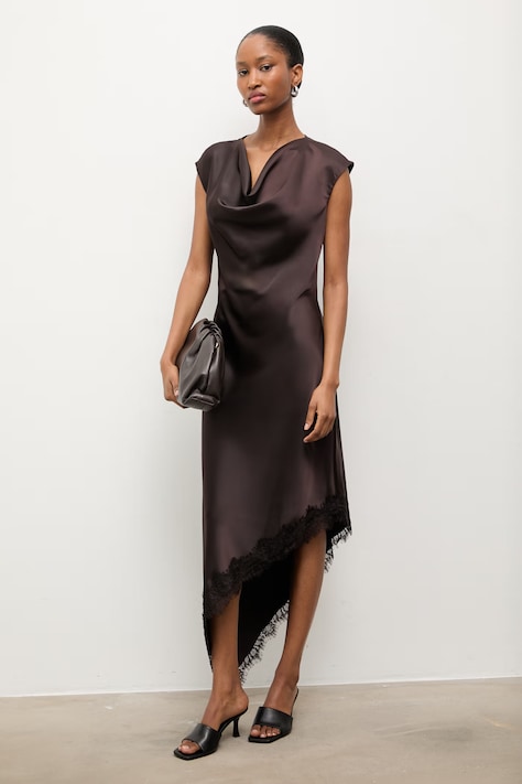 Answear.LAB sukienka kolor brązowy midi prosta