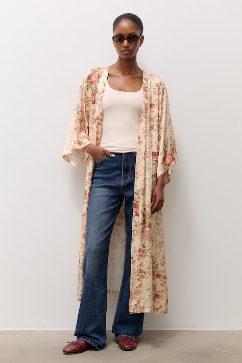 Answear.LAB sukienka kimono z wiskozy beżowa w kwiaty