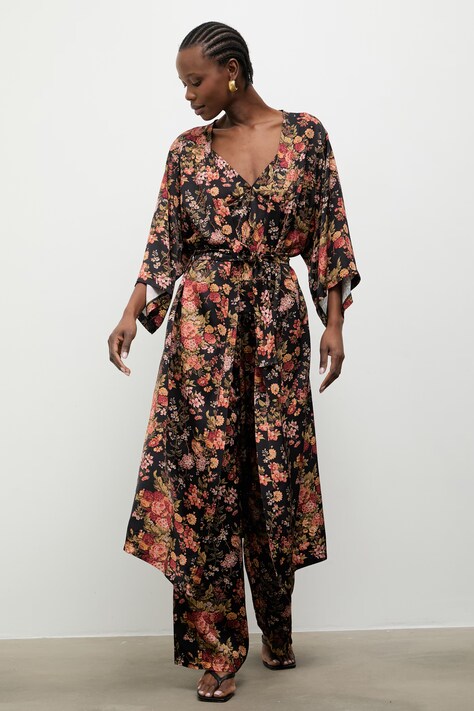 Answear.LAB sukienka kopertowa z wiskozy czarna w kwiaty