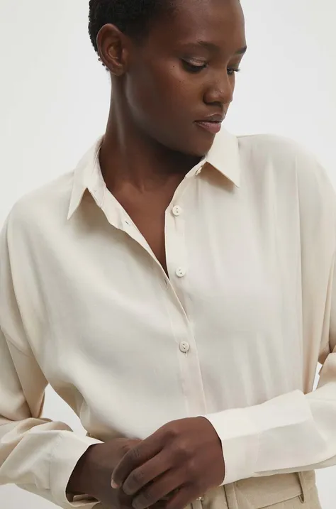Риза Answear Lab дамска в бежово със свободна кройка с класическа яка