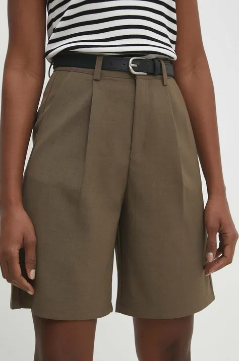 Къс панталон Answear Lab в кафяво с изчистен дизайн с висока талия