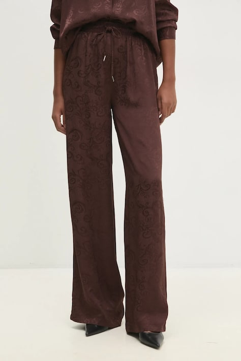 Панталон Answear.LAB в кафяво със стандартна кройка, с висока талия