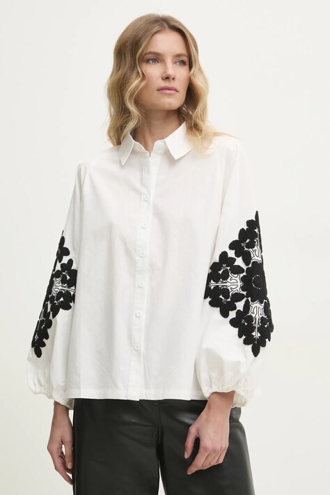 Риза Answear.LAB дамска в бяло със свободна кройка с класическа яка