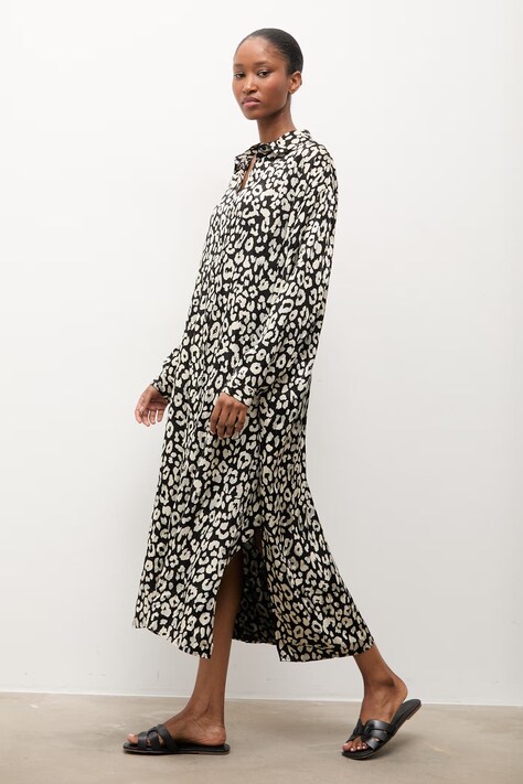 Answear.LAB sukienka kolor czarny midi oversize