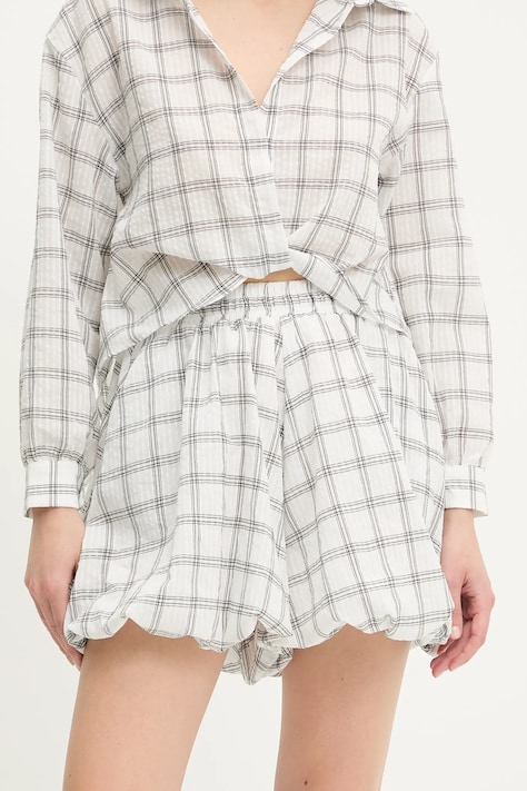 Answear Lab pantaloni scurti culoarea alb, modelator, high waist