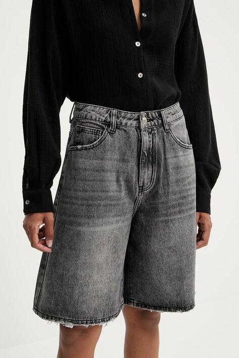 Answear Lab pantaloni scurti jeans culoarea gri, neted, high waist