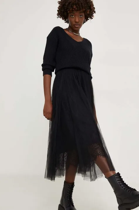 Answear Lab sukienka i sweter kolor czarny midi rozkloszowana