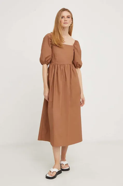 Answear Lab sukienka kolor brązowy midi rozkloszowana