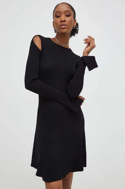 Haljina Answear Lab boja: crna, mini, širi se prema dolje