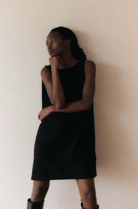 Bavlněné šaty MUUV. černá barva, mini, oversize